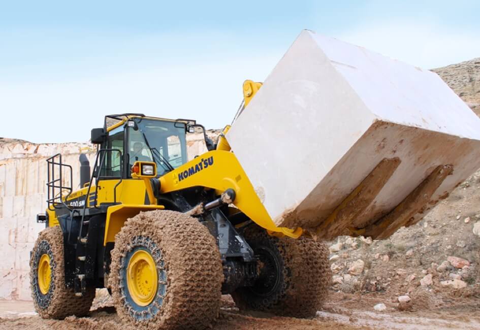 Komatsu iş makinesi